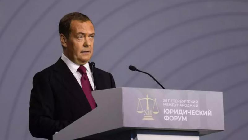 Medvedev spune că Europa încearcă să escaladeze războiul din Ucraina înainte ca Trump să-şi preia mandatul: "E surprinzător cum vor să-l aducă pe teritoriul lor"