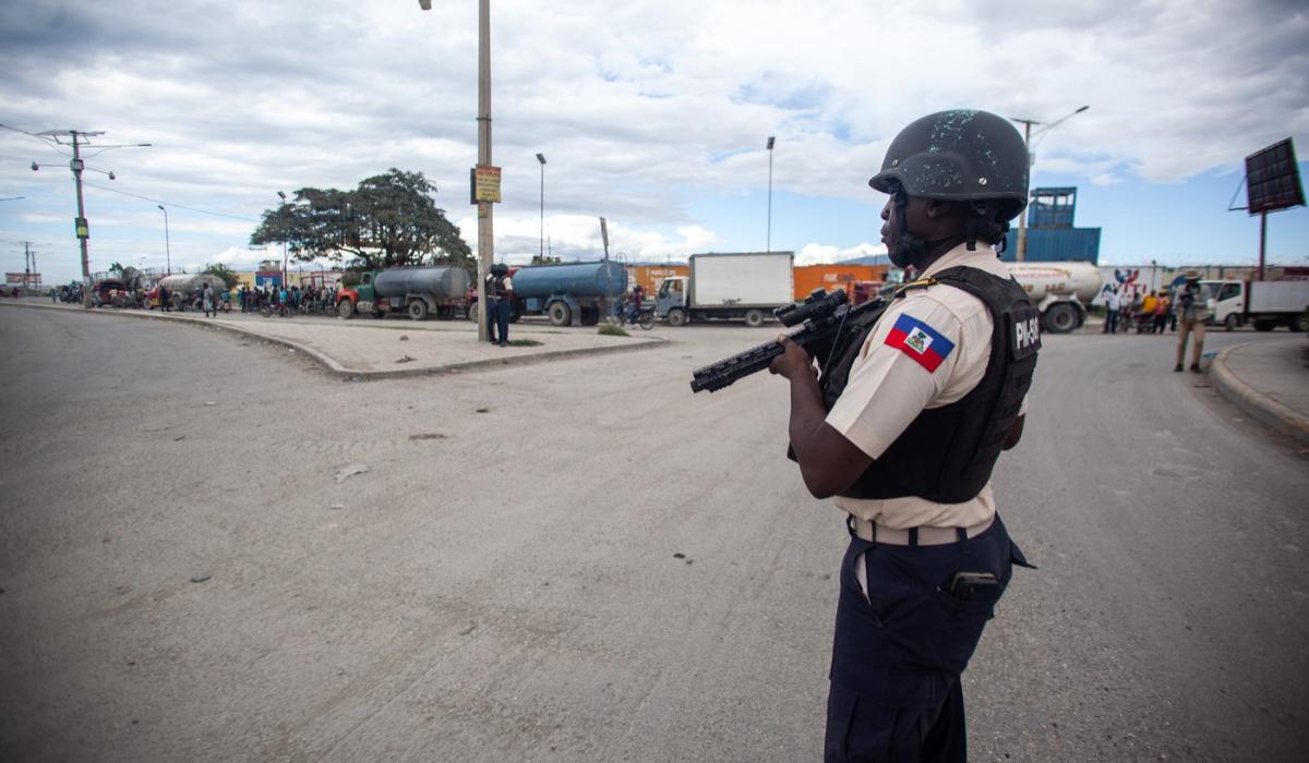 SUA interzic zborurile către şi dinspre Haiti, după ce un avion a fost lovit de tiruri cu arme de foc