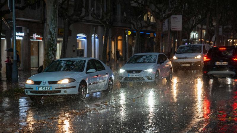 Cod portocaliu de ploi torenţiale şi furtuni în Valencia şi Alicante. MAE a emis atenţionare de călătorie pentru români