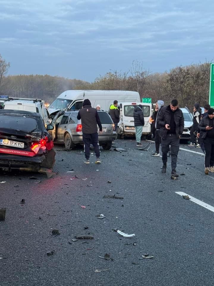 Carambol între 12 maşini pe autostrada A3, în Prahova. A fost activat Planul Roşu de intervenţie