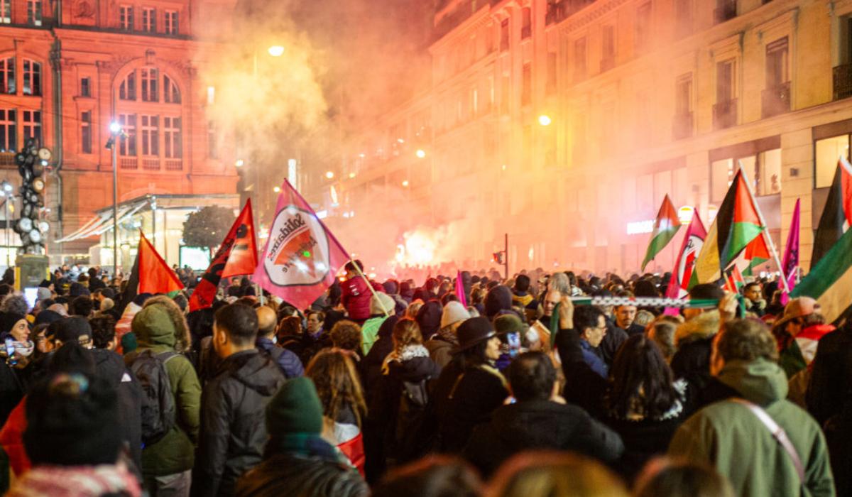 Încăierări în tribune şi violenţe în afara stadionului în timpul meciului Franţa-Israel, disputat la Paris. Mii de poliţişti, mobilizaţi