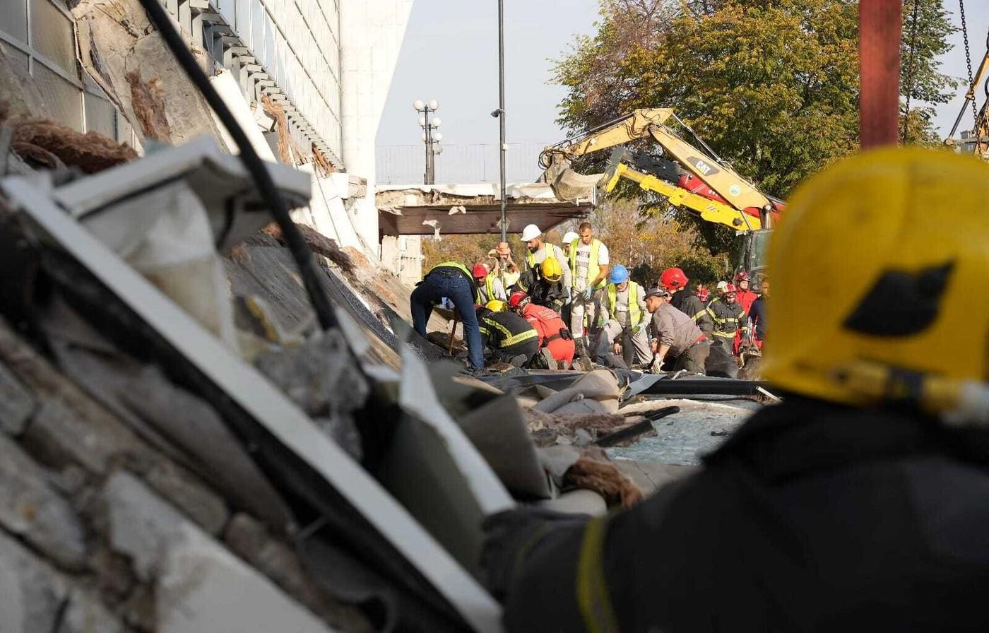 Zi de doliu naţional în Serbia, după tragedia în care au murit 14 oameni. Gara din Novi Sad fusese renovată recent