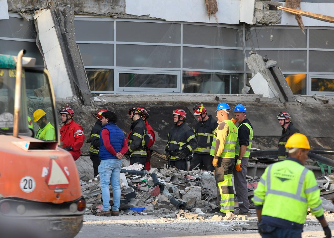 Zi de doliu naţional în Serbia, după tragedia în care au murit 14 oameni. Gara din Novi Sad fusese renovată recent