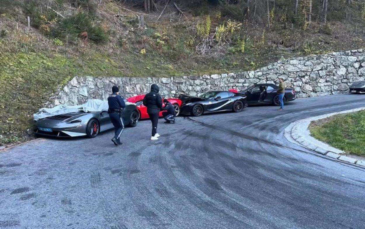 "Cel mai scump accident din toate timpurile". Un McLaren, două Ferrari și un Bentley s-au ciocnit pe o şosea montană din Austria