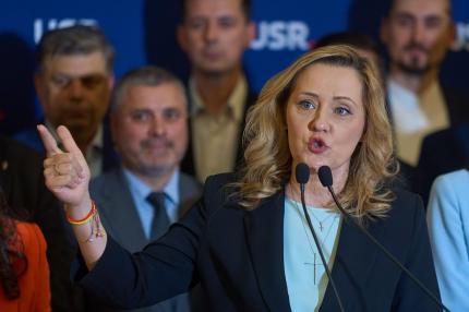 Elena Lasconi: "CCR se joacă cu siguranţa naţională! Extremismul se combate prin vot, nu prin jocuri de culise"