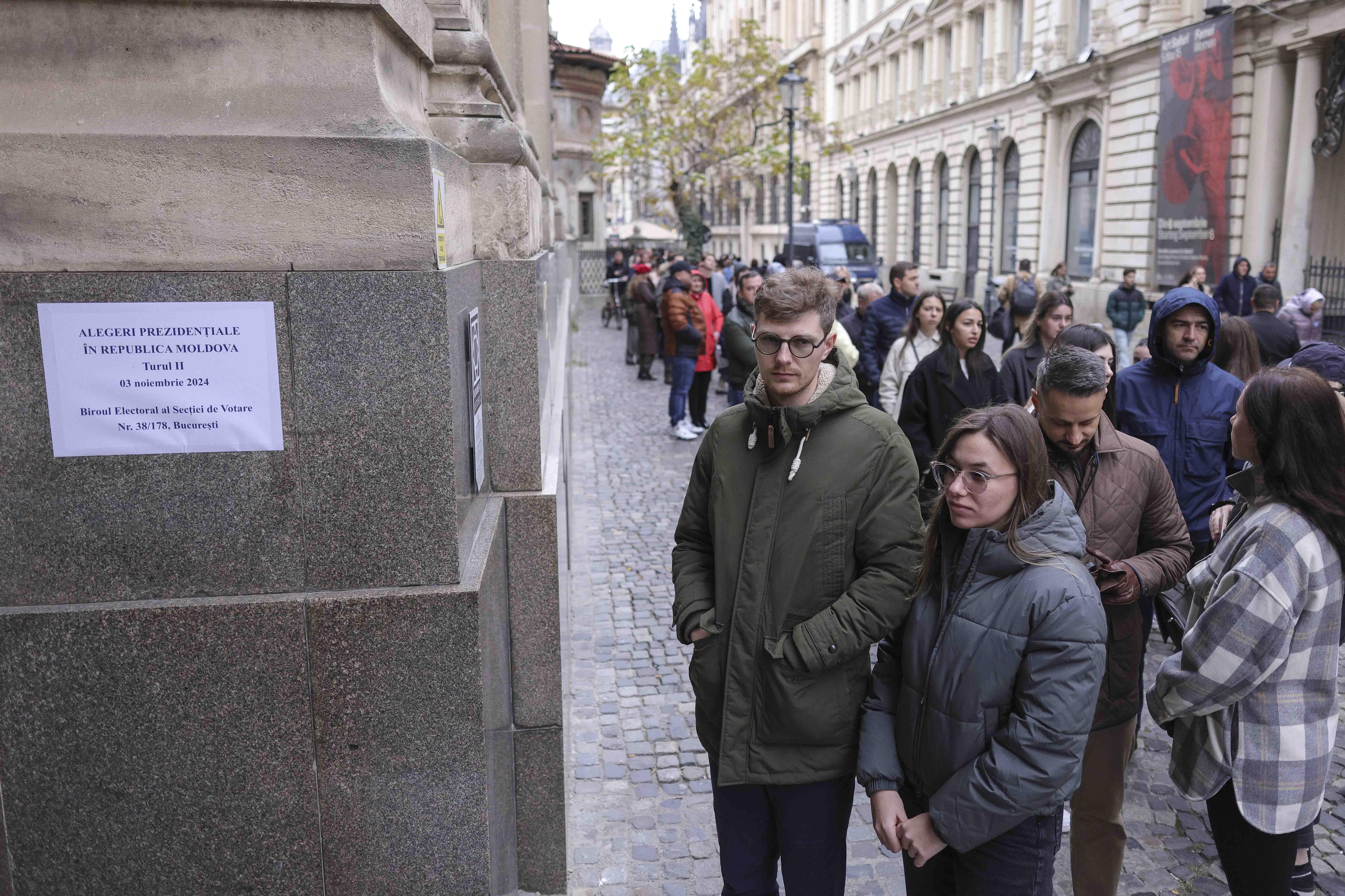 Alegeri în Republica Moldova. Chişinăul a informat mai multe ţări UE că Rusia intenţionează să perturbe votul diasporei. Poliţie la fiecare secţie de votare