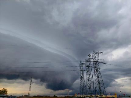 12 judeţe intră de la ora 12.00 sub avertizare de vreme severă. Cod galben în Moldova, Dobrogea și Oltenia