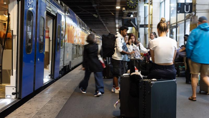 Atac de groază cu toporul într-un tren, la Paris. Patru persoane, rănite grav: un tânăr a rămas fără degetele de la o mână