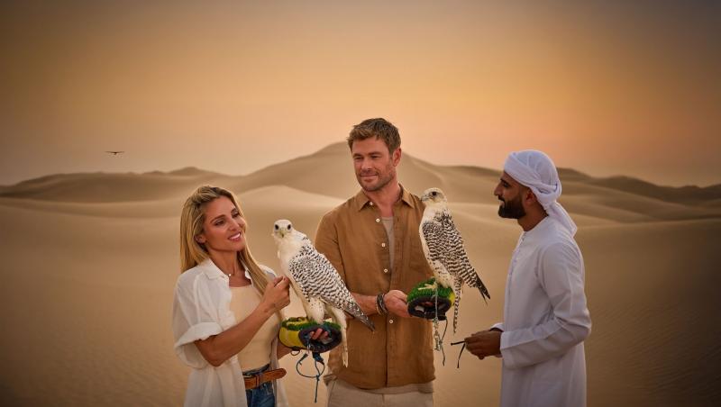 Chris Hemsworth şi soţia lui, criticaţi pentru o reclamă în care promovează Abu Dhabi, în ciuda "încălcărilor grave ale drepturilor omului"