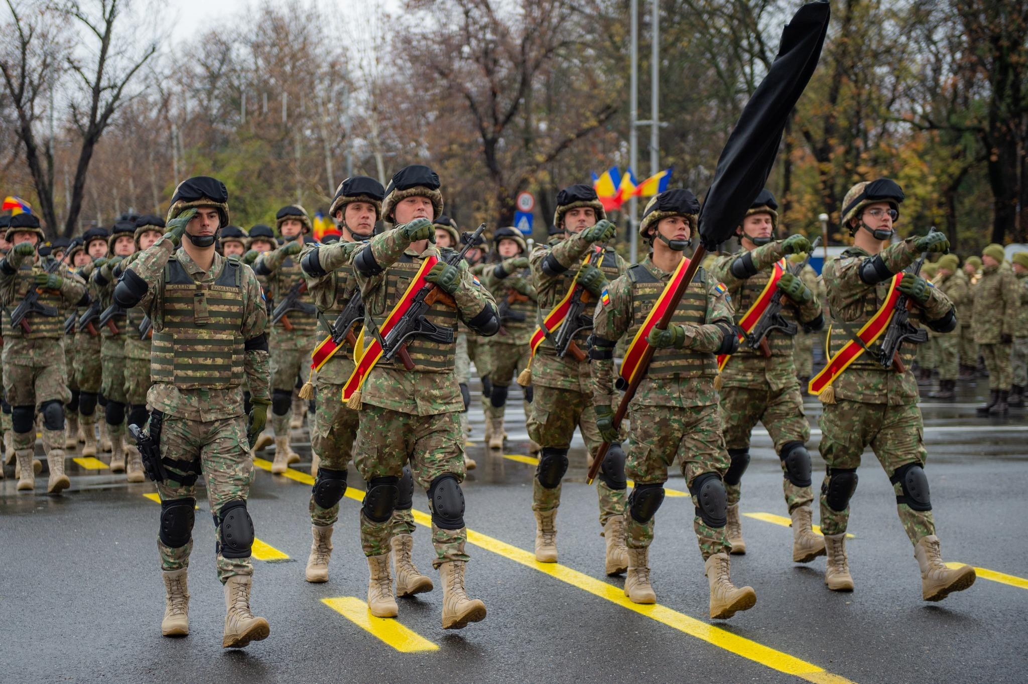 Paradă militară de Ziua Naţională a României