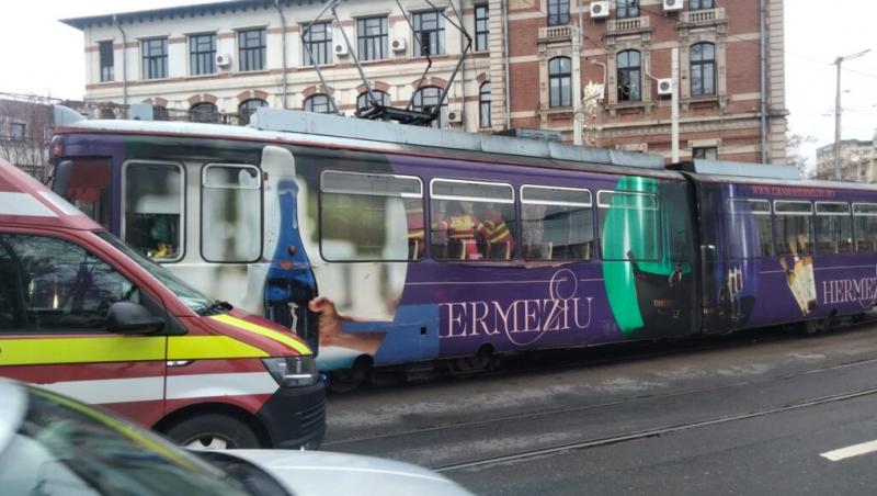 O tânără de 24 de ani a murit după ce i s-a făcut rău în tramvai, în Iaşi. Ar fi suferit un infarct