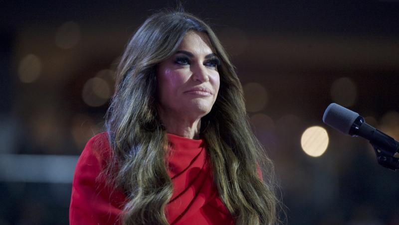 Trump îşi trimite nora ambasadoare în Grecia. Kimberly Guilfoyle e fostă prezentatoare TV şi e logodită cu Donald Trump Jr