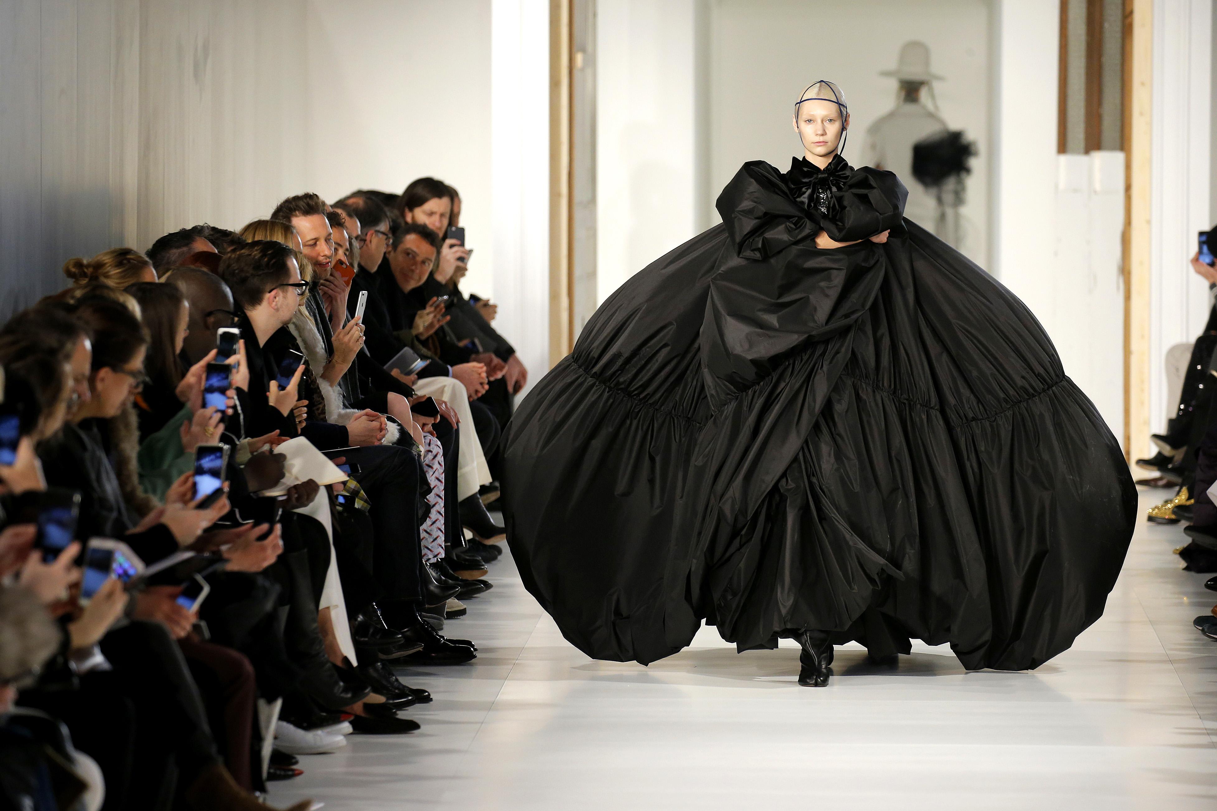 John Galliano a anunţat că părăseşte casa de modă Margiela după zece ani