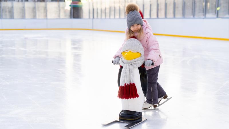 O fetiţă de 9 ani s-a electrocutat în timp ce se afla la patinoar, în Ploieşti. Cum a fost posibil incidentul