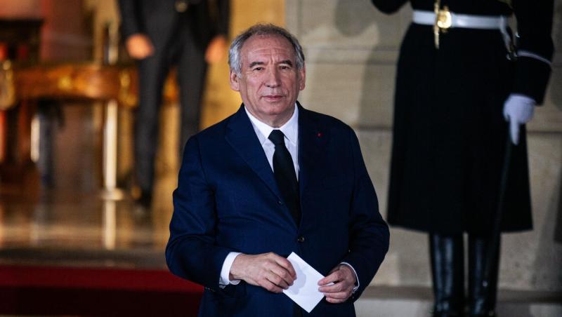 Cine este François Bayrou, noul prim-ministru francez. Conduce tractorul, se descrie drept "fiu al pământului" şi creşte cai de rasă