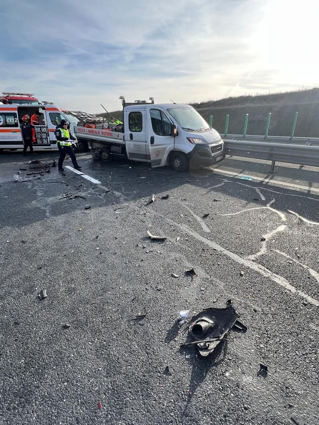 Accident grav pe Autostrada Soarelui. O femeie a murit după ce a intrat cu maşina într-o autoutilitară