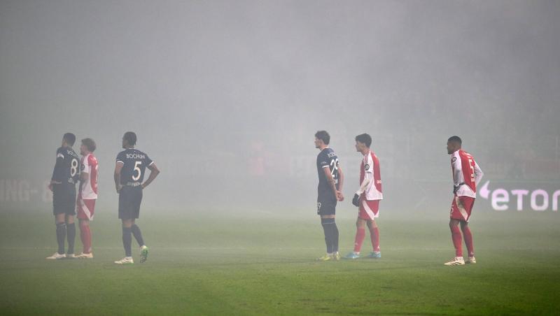 Union Berlin - Bochum, din Bundesliga, întrerupt timp de 20 de minute. Portarul oaspeţilor a fost lovit cu un obiect