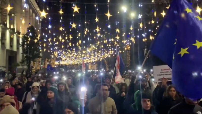 Trei săptămâni de proteste în Georgia. Ţara stă pe un butoi cu pulbere, după numirea lui Kavelaşvili în funcţia de preşedinte