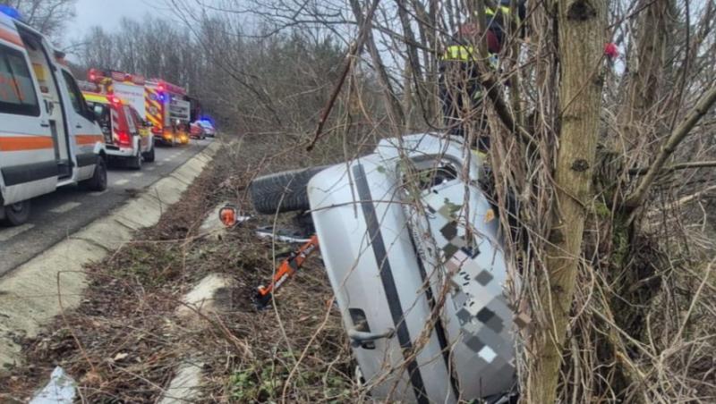 Accident grav în Timiş. Un bărbat de 66 de ani a murit, după ce s-a răsturnat cu maşina pe marginea şoselei