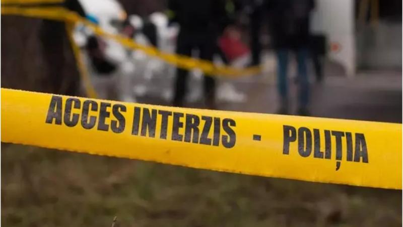 Cadavrul unui bărbat, descoperit într-o maşină arsă pe un câmp din Hunedoara. Poliţia a deschis dosar penal pentru ucidere din culpă