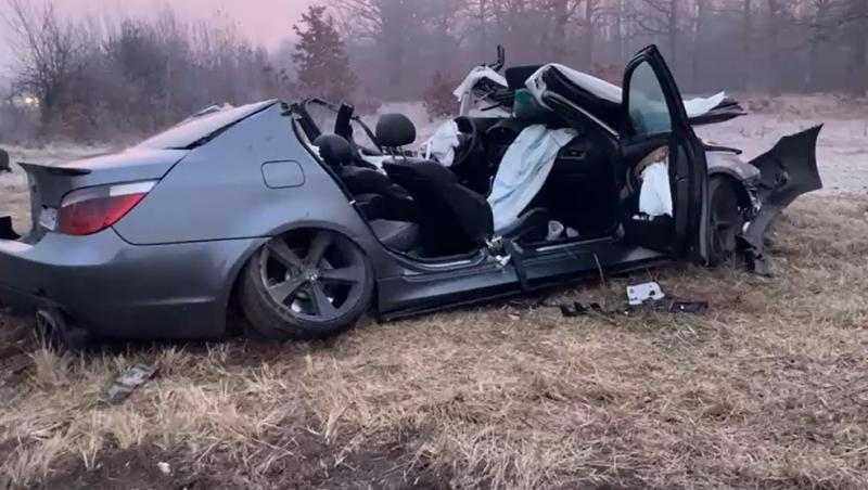 Tânăr mort la volanul unui BMW, pe un drum din Gorj. Maşina lui a fost izbită frontal la Câlnic, pe contrasens, de o dubă