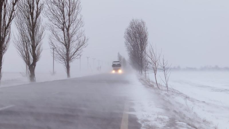 ANM a prelungit avertizările de vreme extremă pentru 20 de județe și București. Viscol puternic la munte, vânt de cod portocaliu pe litoral