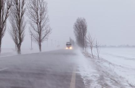 ANM a prelungit avertizările de vreme extremă pentru 20 de județe și București. Viscol puternic la munte, vânt de cod portocaliu pe litoral