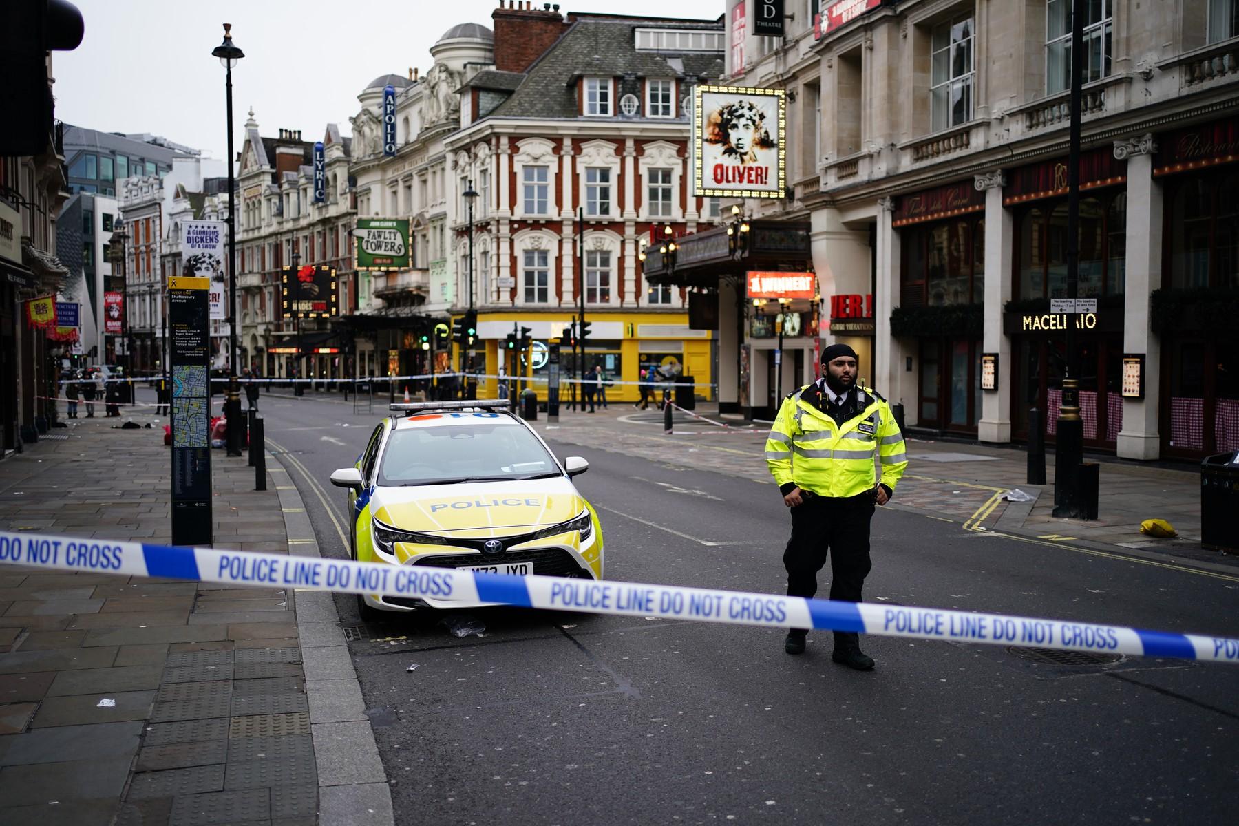 Un bărbat a spulberat cu maşina patru pietoni pe trotuar din Londra, în ziua de Crăciun. Şoferul a fost arestat