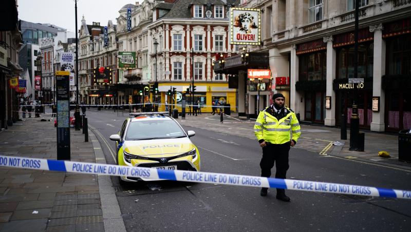 Un bărbat a spulberat cu maşina patru pietoni pe un trotuar din Londra, în ziua de Crăciun. Şoferul a fost arestat