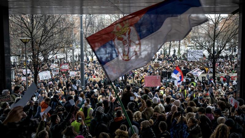 Sute de studenţi au protestat pe străzile din Belgrad, după tragedia de la gara din Novi Sad: "Corupția ucide, aveți sânge pe mâini"