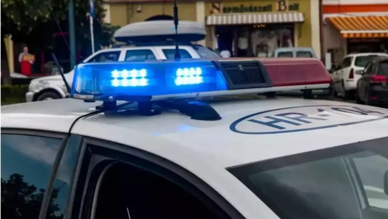 Un bărbat a intrat într-o casă din Caraş-Severin ai cărei proprietari nu erau acasă în ziua de Crăciun. Vecinii l-au prins înaintea Poliţiei pe hoţul de ocazie