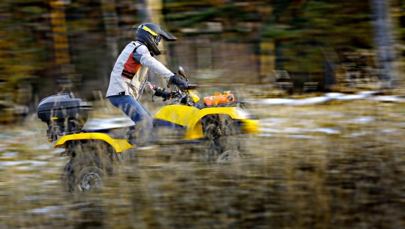 Amenzi usturătoare pentru 10 turişti după ce au intrat cu ATV-urile într-o zonă interzisă din Zărneşti