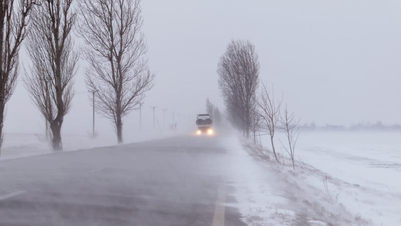 Nou val de ploi, lapoviţă şi ninsori în toată ţara, din această noapte. La munte se va depune strat de zăpadă