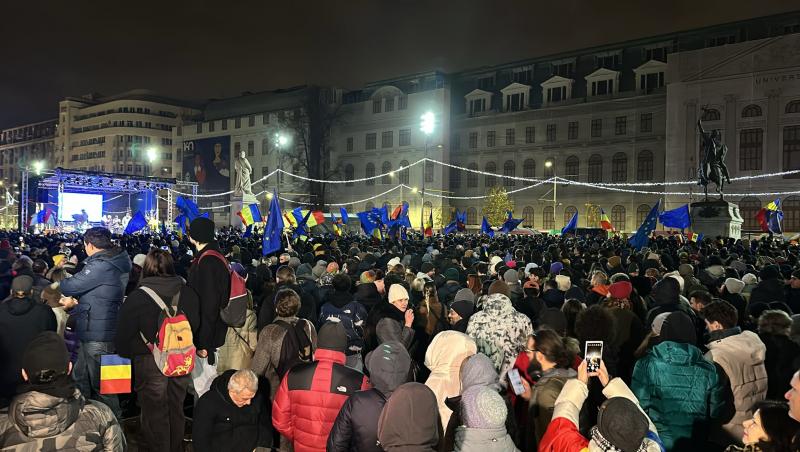 "România speră", mitingul de la Universitate: 4.500 de oameni s-au adunat în piaţă. Rebengiuc: "Am primit ameninţări, dar contrar lor, o să votez pe Lasconi"