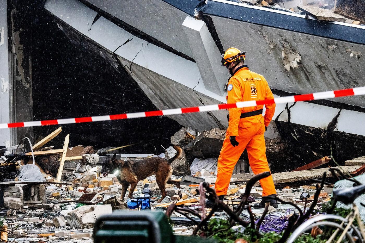 Explozie de groază într-un bloc din Olanda. Patru persoane au ajuns la spital, alte zeci s-ar afla prinse sub dărâmături