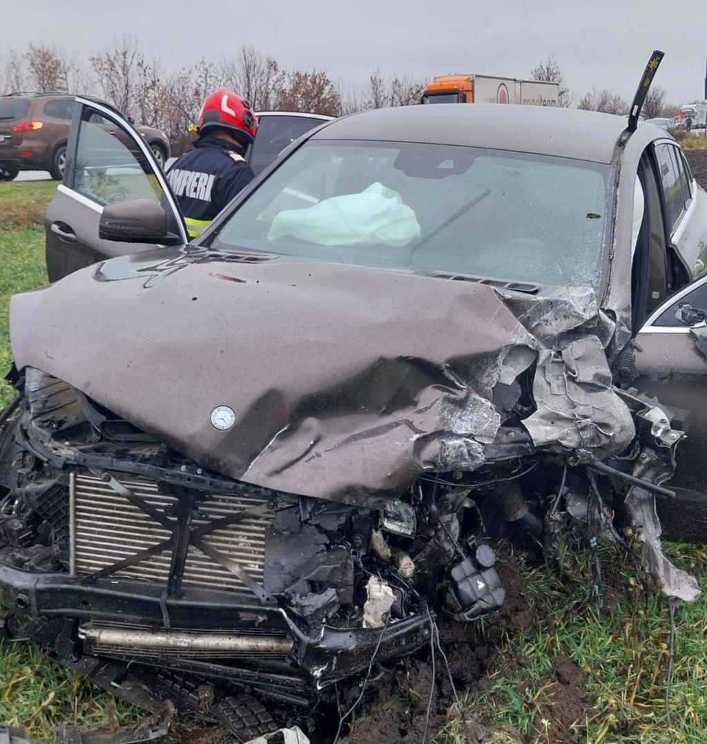 Carambol între patru maşini, într-o localitate din Ialomiţa. Șase răniţi, printre care și un copil de 5 ani