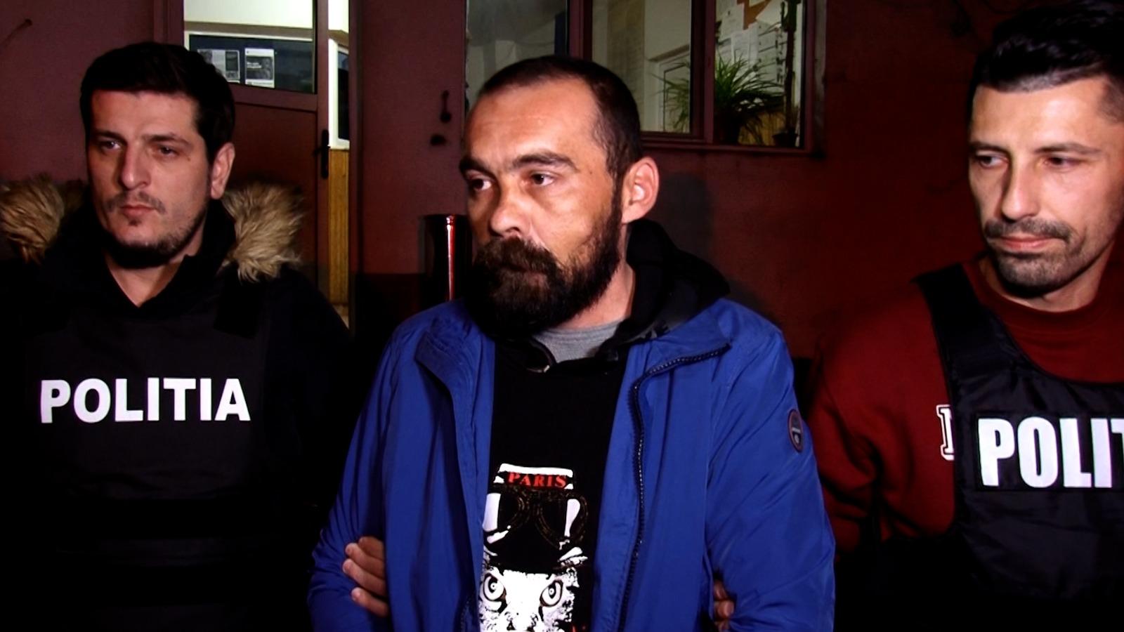 Prahovean, săltat de poliţişti pentru mesaje antisemite postate pe TikTok. "Eu sunt muntean, sunt demn, uitaţi-vă la mine"