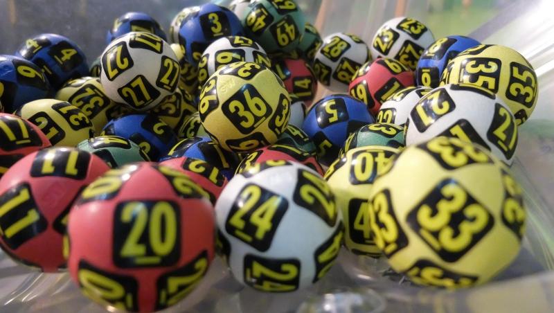 S-a câştigat marele premiu la Loto 6/49, în valoare de peste 325.000 de euro. Biletul norocos a fost jucat online