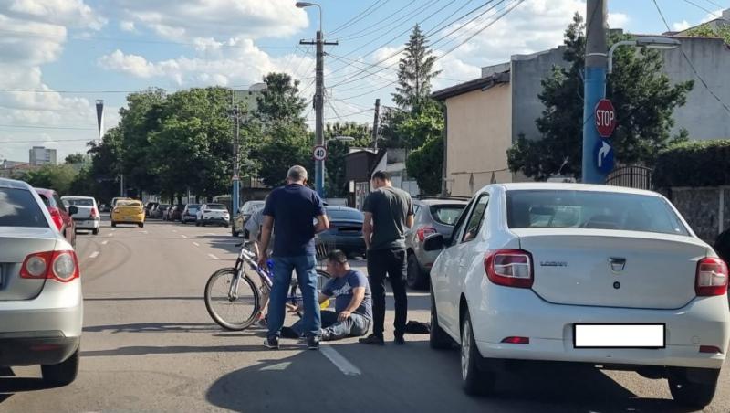 Un şofer din Constanţa a primit doi ani de închisoare după ce a lovit un biciclist cu maşina şi "l-a despăgubit" cu o bere