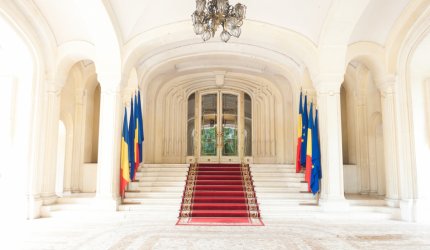 Peste jumătate dintre români preferă un candidat independent la Preşedinţie. Doar 31% vor o femeie la Cotroceni - sondaj INSCOP