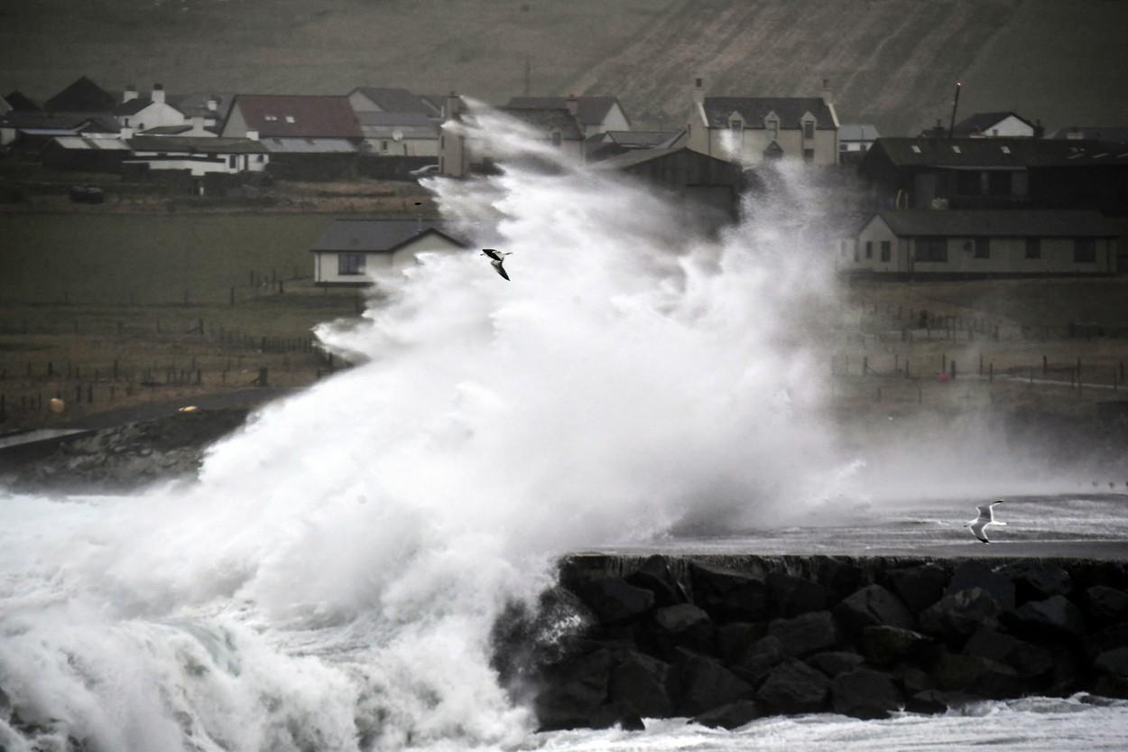 Cod roşu de vânt şi ploi în Norvegia. Cea mai puternică furtună din ultimii 30 de ani: rafale de 180 km/h. Atenţionare MAE