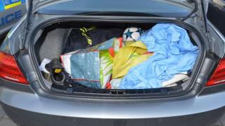 Român prins cu doi copii vietnamezi ascunși în genți sport, în portbagajul unui BMW. Încerca să treacă frontiera din Franţa spre Marea Britanie
