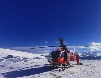 Turist german, salvat cu elicopterul după ce s-a accidentat grav pe Muntele Mic. Bărbatul s-ar fi tăiat în timp ce schia