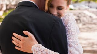 O tânără a anulat nunta şi s-a despărţit de logodnic cu 4 zile înainte după ce le-a impus darul invitaţilor. Câţi bani a cerut: "Nu era ieşit din comun"