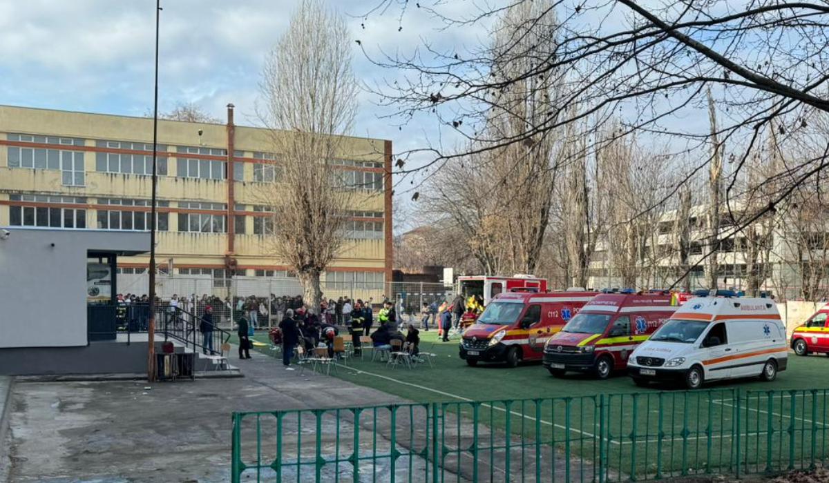 Incident la Colegiul Dimitrie Leonida din Capitală. Cinci elevi au ajuns la spital după ce s-a folosit spray iritant în incinta liceului