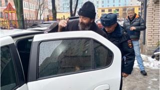 Preot din Sankt Petersburg, reținut după ce a anunțat că va ține o slujbă de pomenire pentru Alexei Navalnîi. Soția lui a făcut anunțul pe Facebook