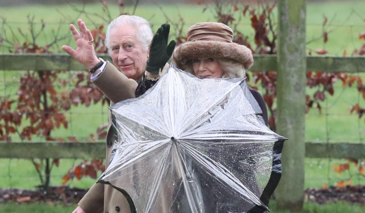 Cum a apărut regele Charles în public, după prima etapă a tratamentului pentru cancer. A mers la biserică alături de Camilla