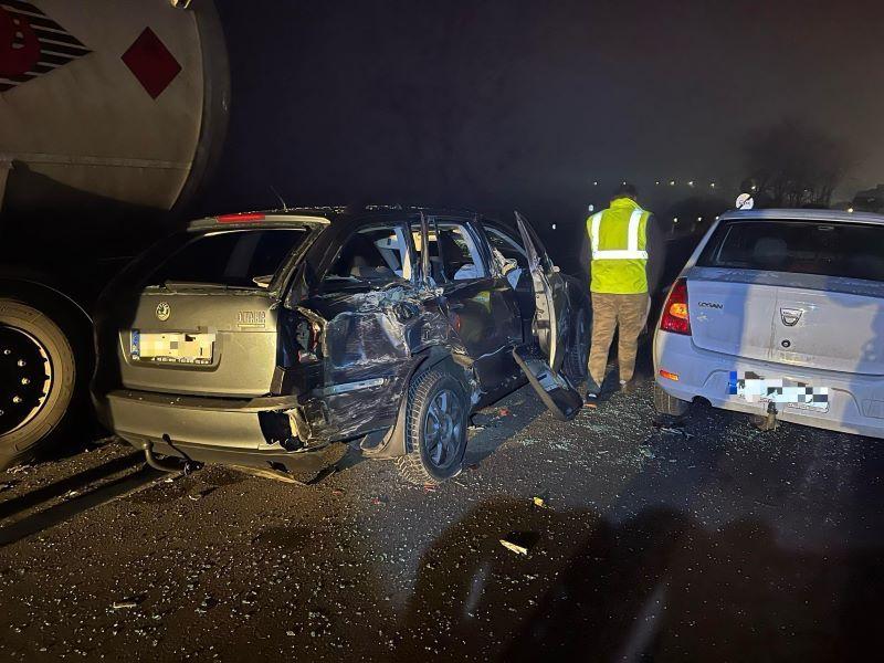 Accident între două maşini şi o cisternă încărcată cu GPL, pe DN13-E60 în Mureş. Cinci persoane implicate în impact