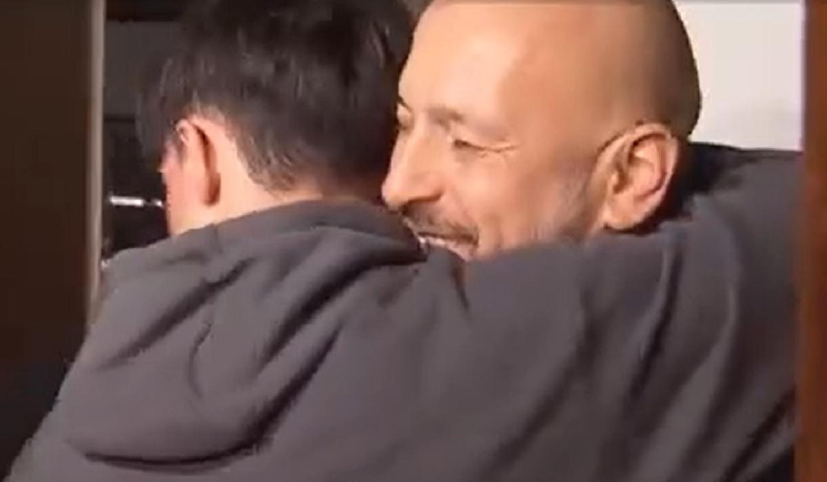 Cornel Dinicu, în arest la domiciliu. Ajuns acasă, patronul Fermei Dacilor şi-a luat copiii în braţe: "Nu arestul doare, altele dor"