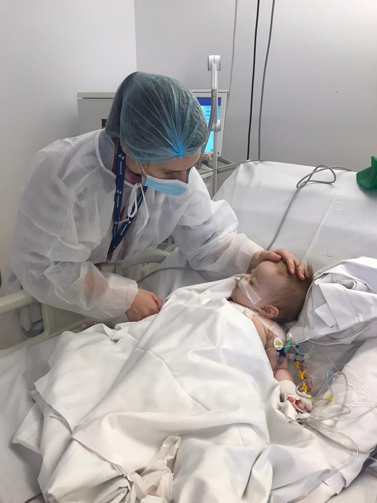 Selah s-a născut cu o malformație gravă a inimii. La un an de la operație, fetița din Arad este un copil sănătos și vesel care abia așteaptă să i se nască frățiorul